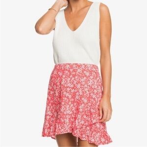 NWT Roxy Face to Love High Waisted Ruffled Mini Skirt Red Floral Size Medium